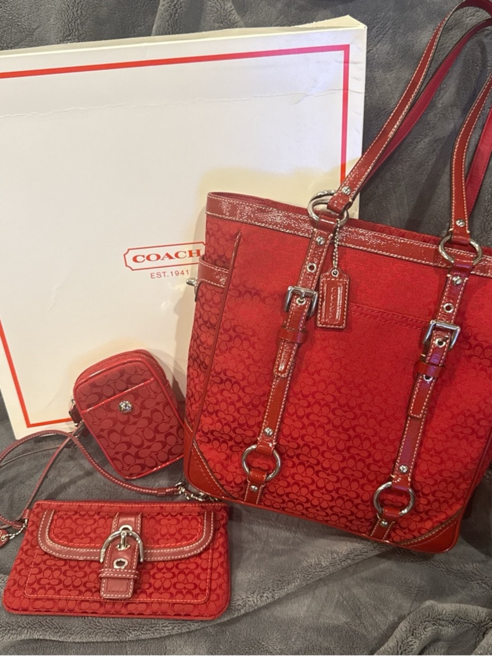 Coach Red Signature C Tote ‼️‼️‼️ONLY‼️‼️‼️